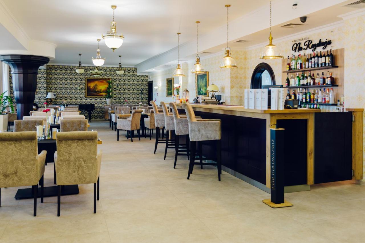 בולשבו Hotel Victoria מראה חיצוני תמונה