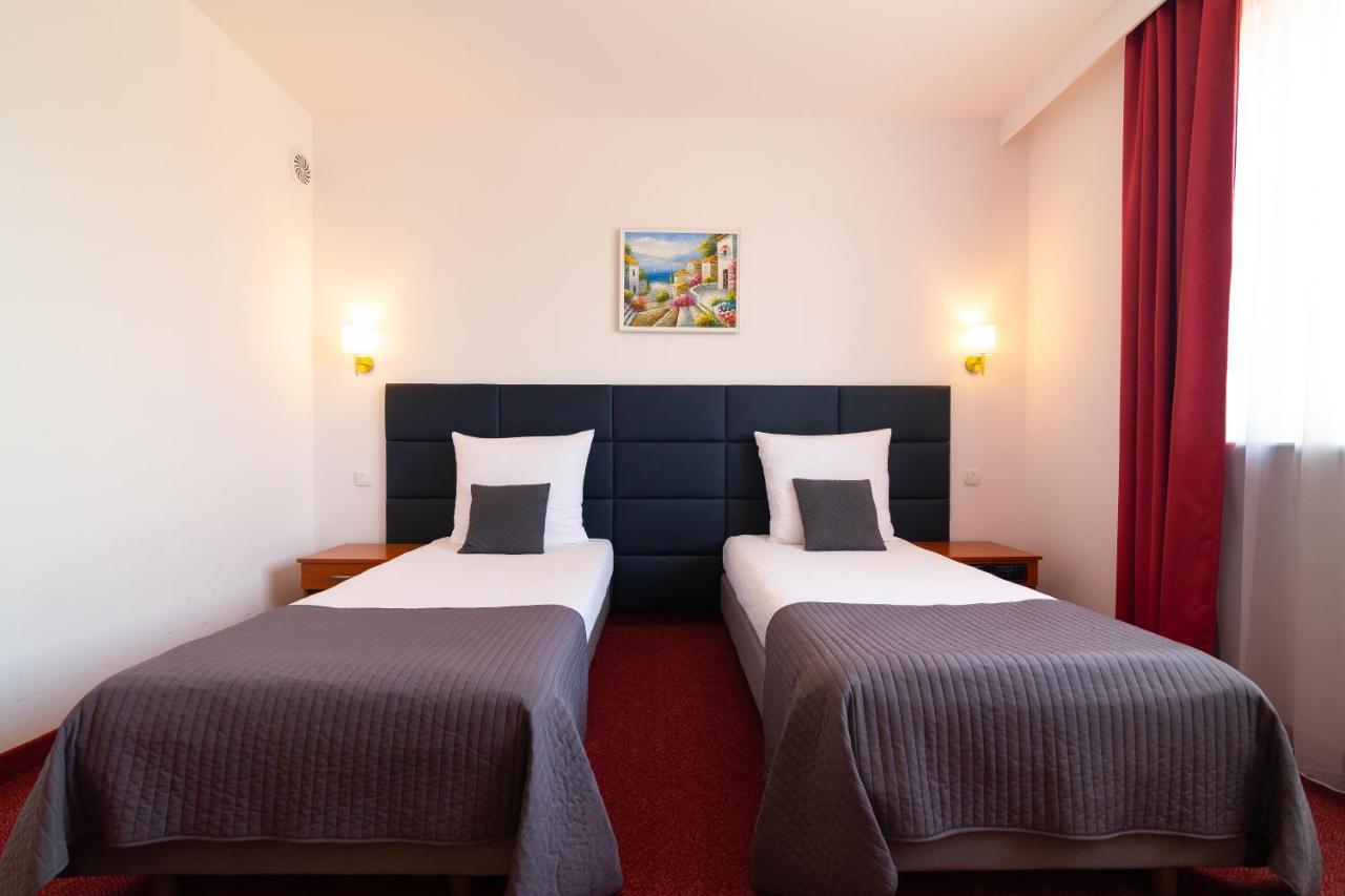 בולשבו Hotel Victoria מראה חיצוני תמונה