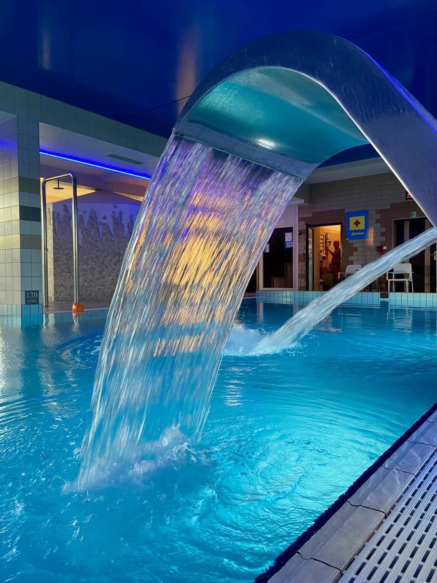 בולשבו Hotel Victoria מראה חיצוני תמונה