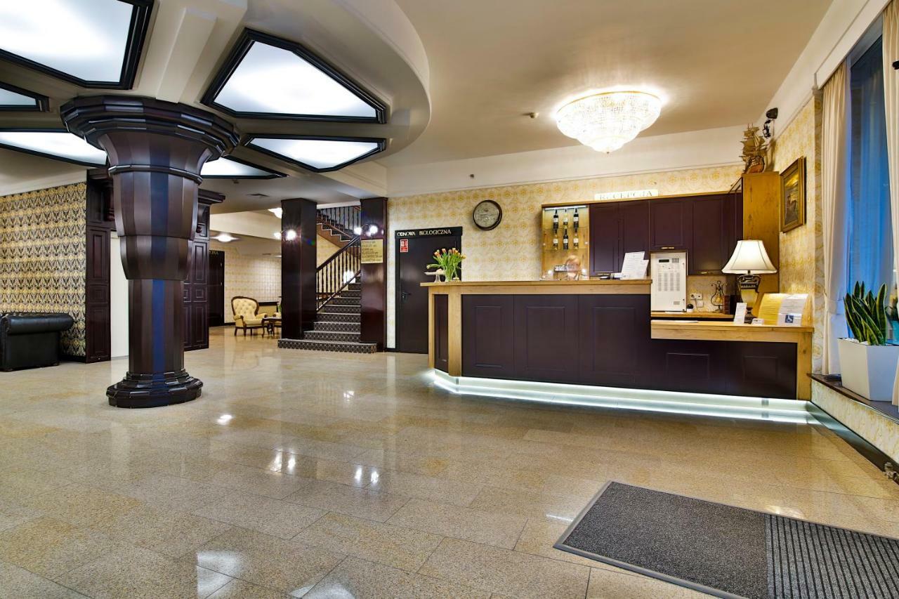 בולשבו Hotel Victoria מראה חיצוני תמונה