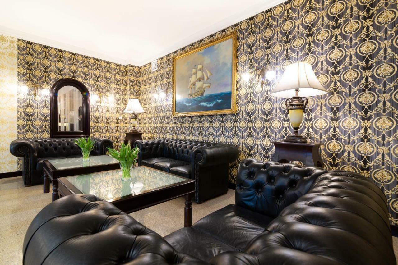בולשבו Hotel Victoria מראה חיצוני תמונה
